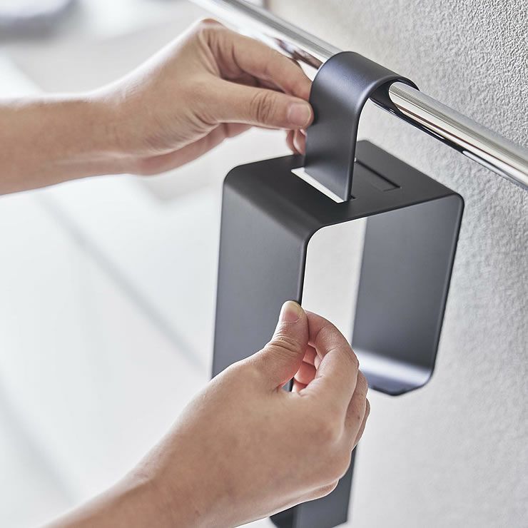 山崎実業引っ掛けドライヤーホルダー tower（タワー）の引っ掛けフックは脱着式なので左右どちらからでも収納できます