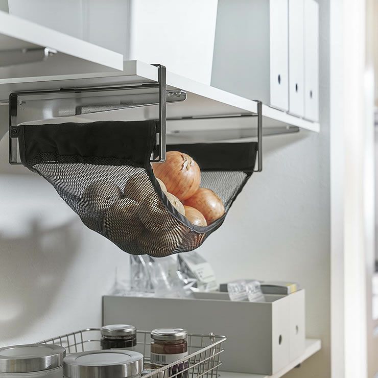 食材や日用品のストックなどにも使える山崎実業戸棚下野菜収納ネット tower（タワー）