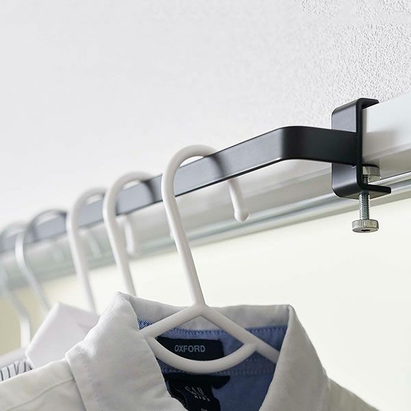 室内干しの干し場や収納スペースとしても使用できる山崎実業室内物干しハンガーバー tower（タワー）