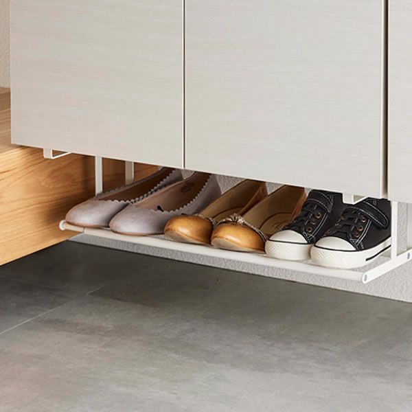 散らかりがちなサンダルやスリッパ・ヒール靴などを浮かせて収納！山崎実業浮かせる伸縮収納シューズラック tower（タワー）