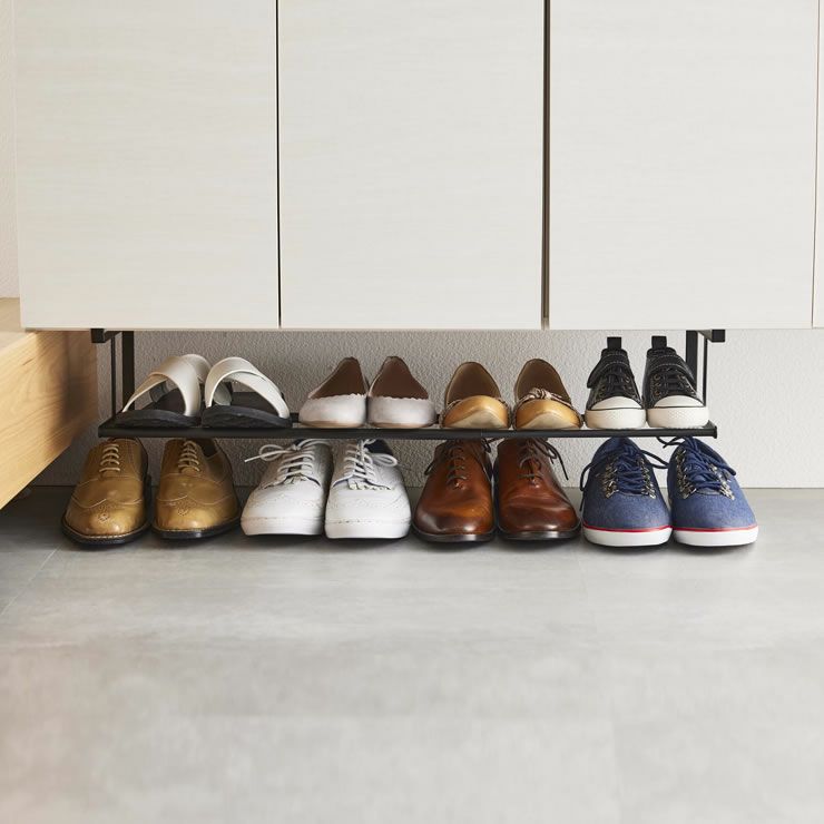 山崎実業浮かせる伸縮収納シューズラック tower（タワー）はネジなどの金具での取り付け跡が付かないのでストレスフリーにお使いいただけます