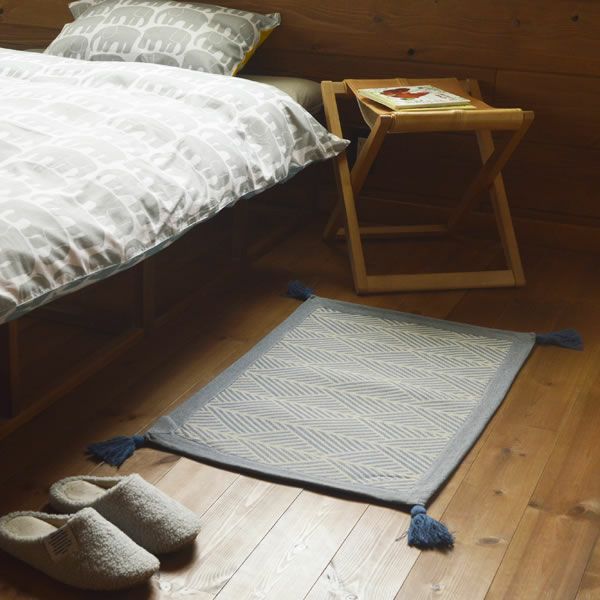 落ち着いた幾何学デザインのインド綿の玄関マット