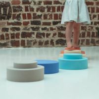 MOES（ムース）レインボーチェアRAI ベビーグッズ・おもちゃ｜おもちゃ