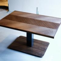 ヘリンボーン柄のモダンなガス圧式フットペダル昇降テーブ 昇降