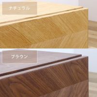 オーク無垢材の風合いとクラシックな雰囲気を纏うヘリンボーン柄