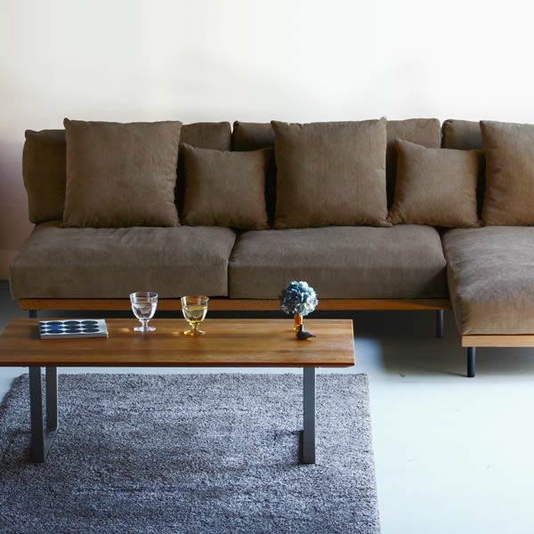 落ち着いた色合いの生地の3人掛けソファ+カウチソファーセット