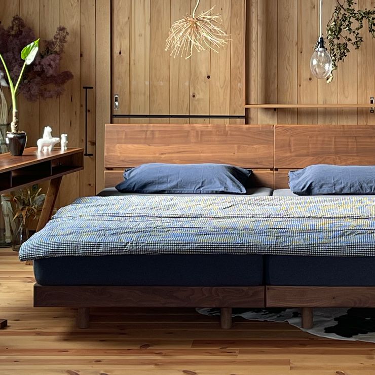 ウォールナットのヘッドボード