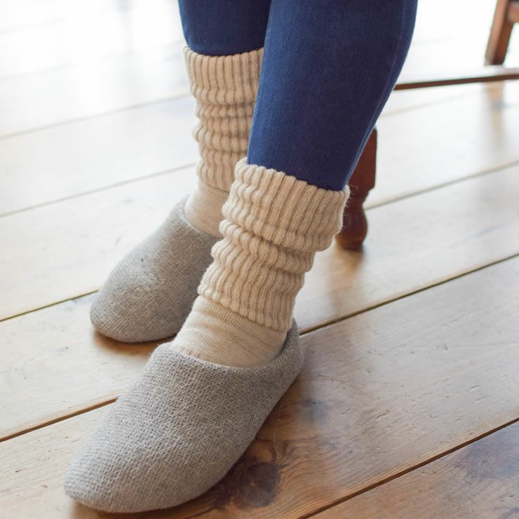 ヌクイクツシタの使用イメージ（タイツと共に）