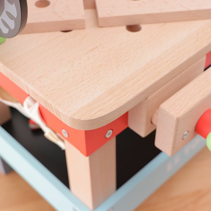 木のおもちゃマイファーストツールベンチは角を丸くしたやさしいデザイン