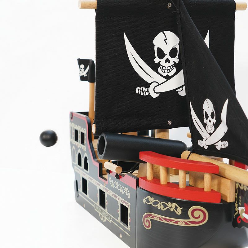 海賊船のおもちゃの大砲発射イメージ