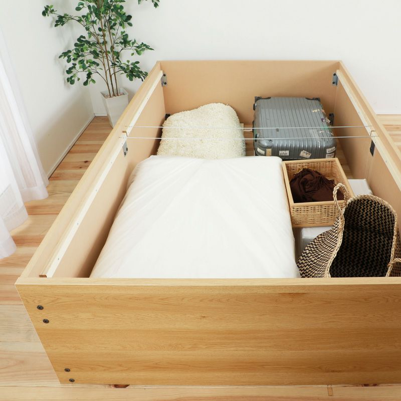 ベッド下がかさばるモノを収納できるスペースとなっている畳ベッド