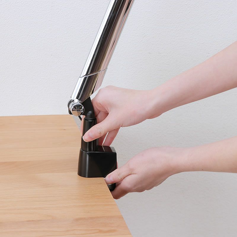 クランプ式デスクライトの取り付け方