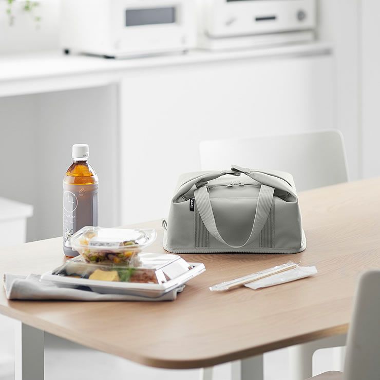洗えるお弁当バッグtowerのテーブル上イメージ（ライトグレー）