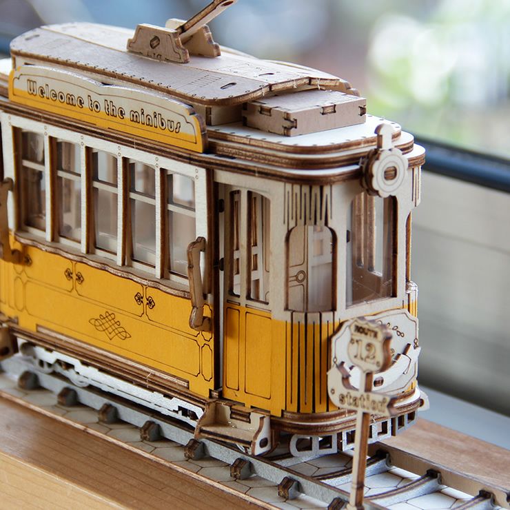 つくるんです　3Dウッドパズル　トラム