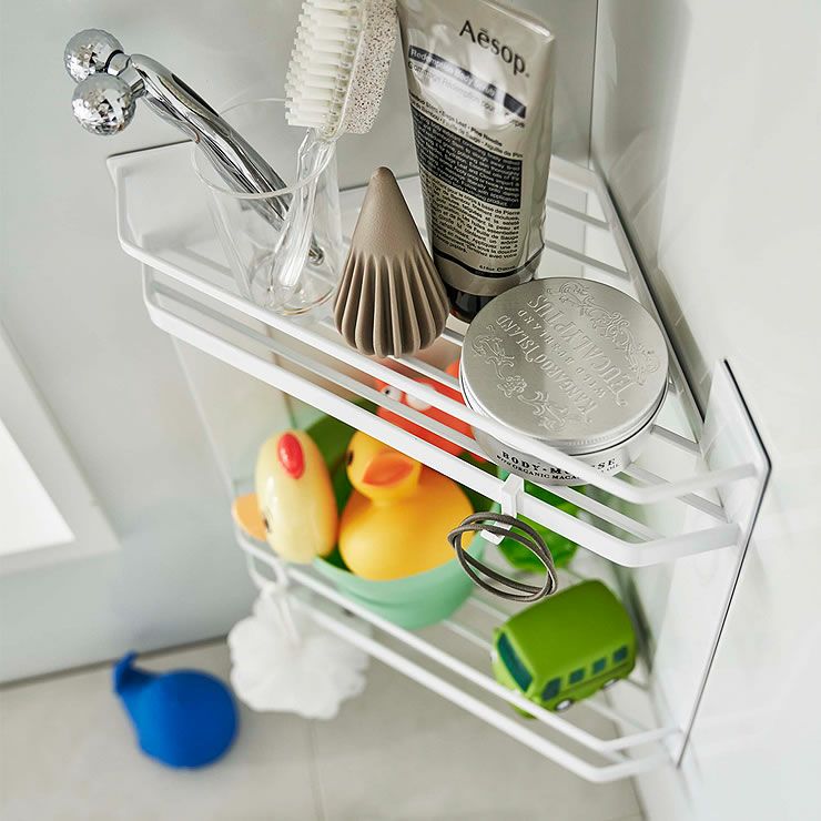 マグネットバスルームコーナーラックタワーの使用イメージ（ホワイト）