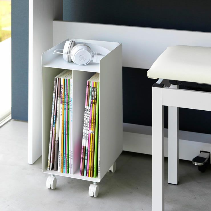 ピアノ下楽譜収納ワゴンtowerの使用イメージ（ホワイト）