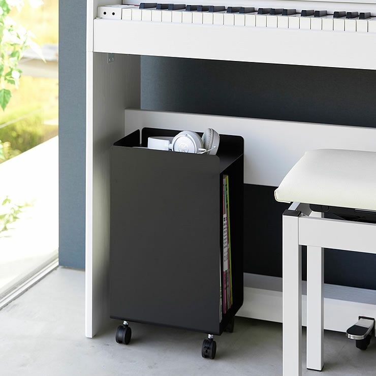 ピアノ下楽譜収納ワゴンtowerの使用イメージ（ブラック）