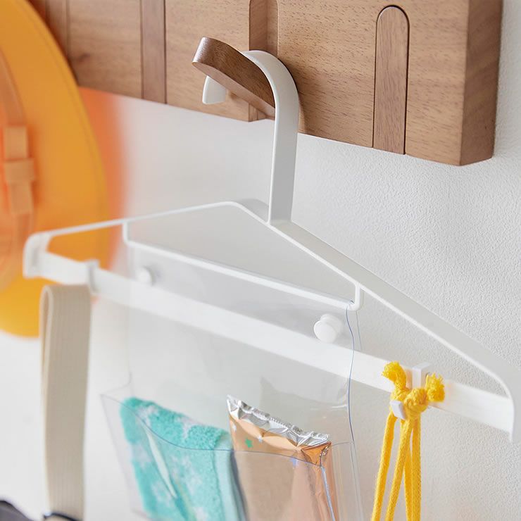 お片付けハンガータワーの使用イメージ（ホワイト）