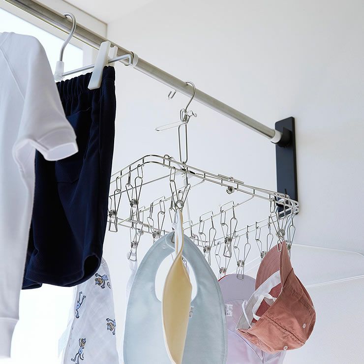 石こうボード壁対応物干し竿ホルダータワーの使用イメージ（ブラック）