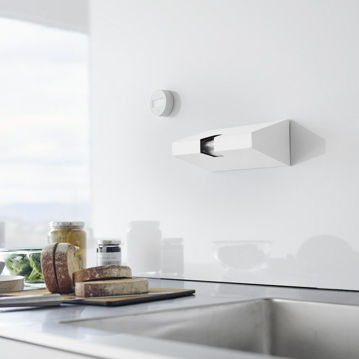 マグネットプラスチックバックケースはお部屋に馴染みやすいデザイン