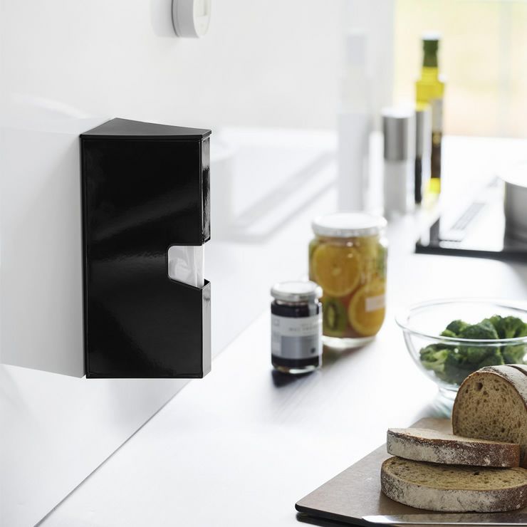 マグネットプラスチックバックケースはシンプルで使いやすい