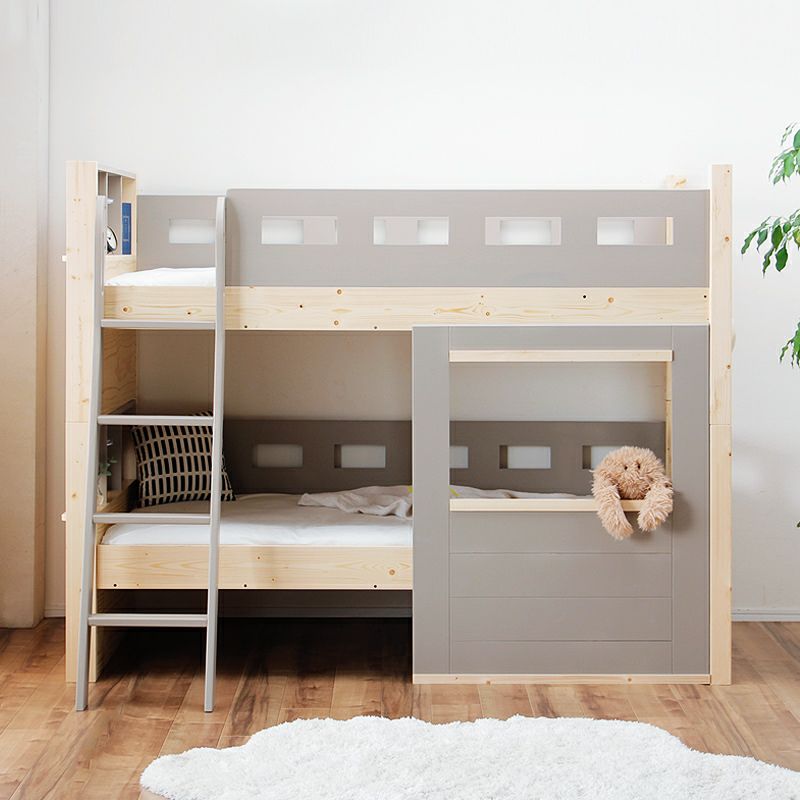 北欧風のカラーがおしゃれな窓枠付きパイン無垢材の二段ベッド