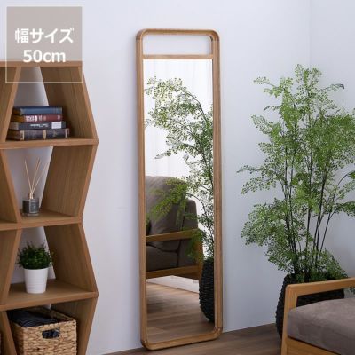 国産ひのき材を使用したスタッキング可能な木製スツール