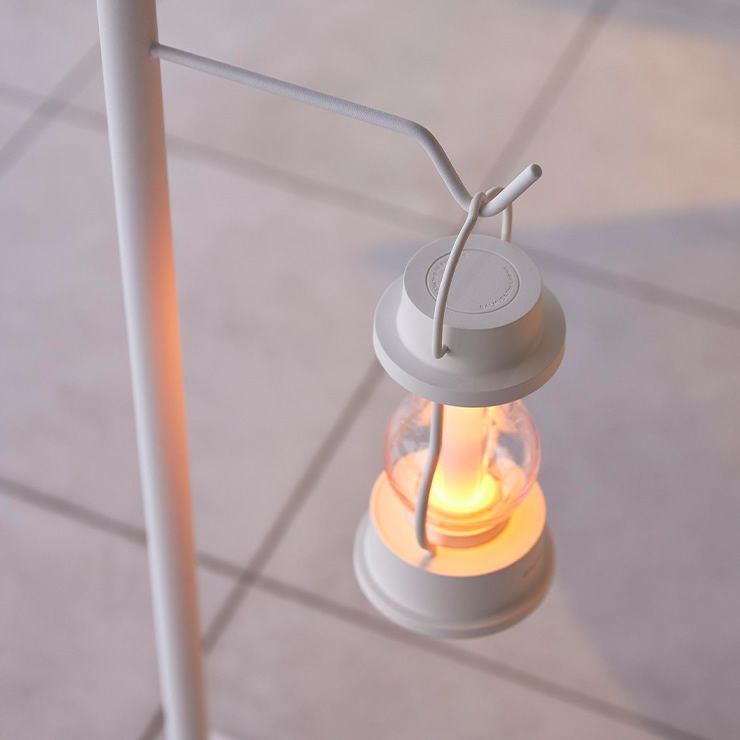 フックに吊して使う高さ伸縮ランタンスタンドtower