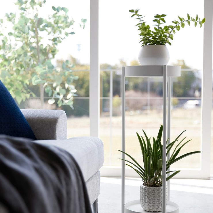 キャスター付きプランタースタンドはお部屋に馴染みやすいデザイン