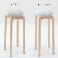 シャーンスンドスツールMサイズはエクリュとライトブルーの2色展開
