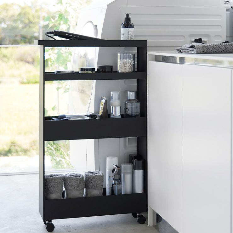 山崎実業のキャスター付きスリムワゴンは大きなものから小さなものまでたくさん収納できます