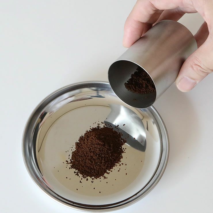 コーヒー豆を挽いた時のTSUBAME（ツバメ）コーヒーミル