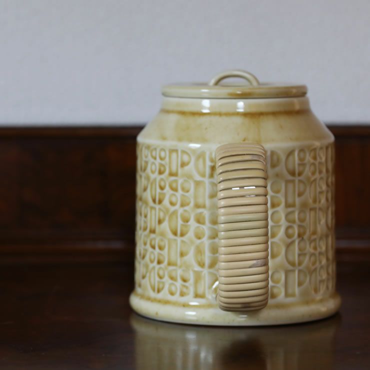 優しい印象の雰囲気のKiln ドリップポットアイボリー