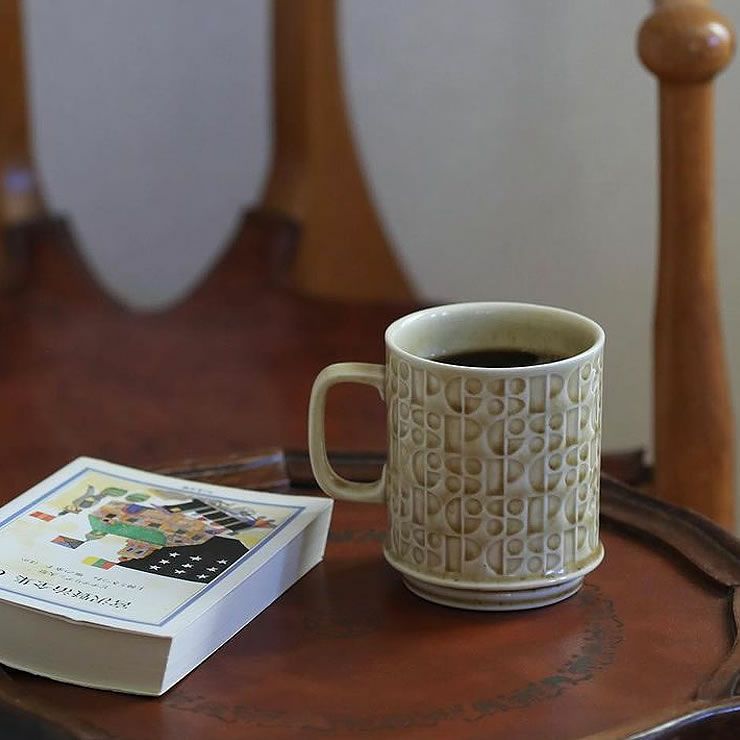 レトロで懐かしい雰囲気のKiln マグ　ブラウン