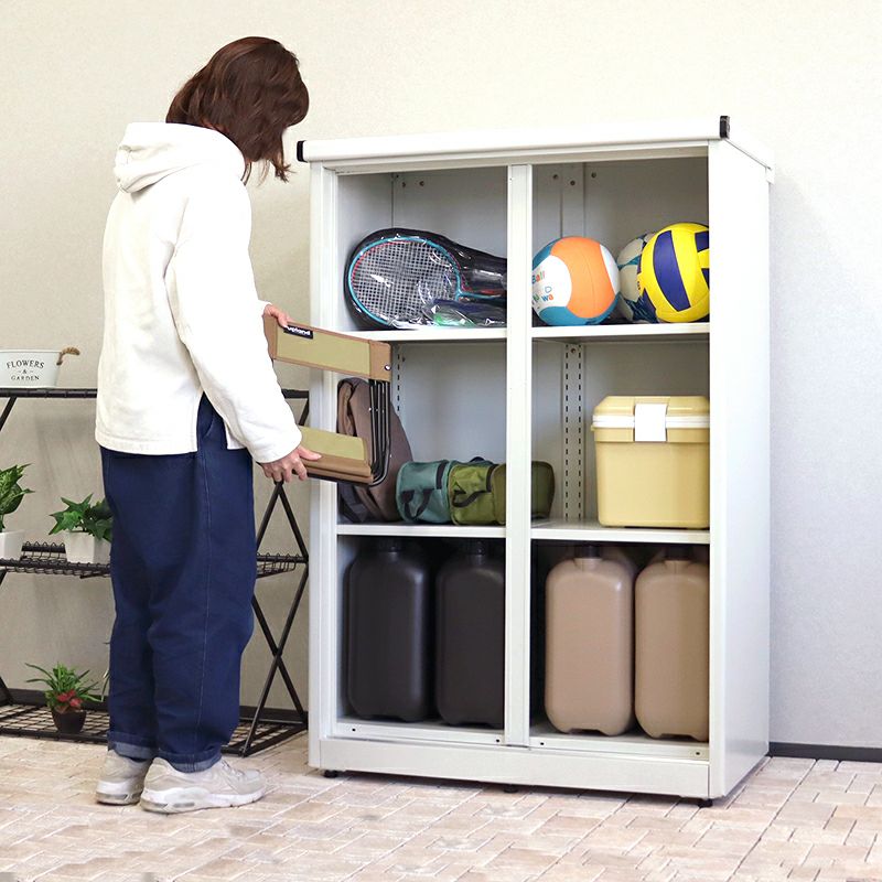 お庭のアクセントになるスタイリッシュな物置