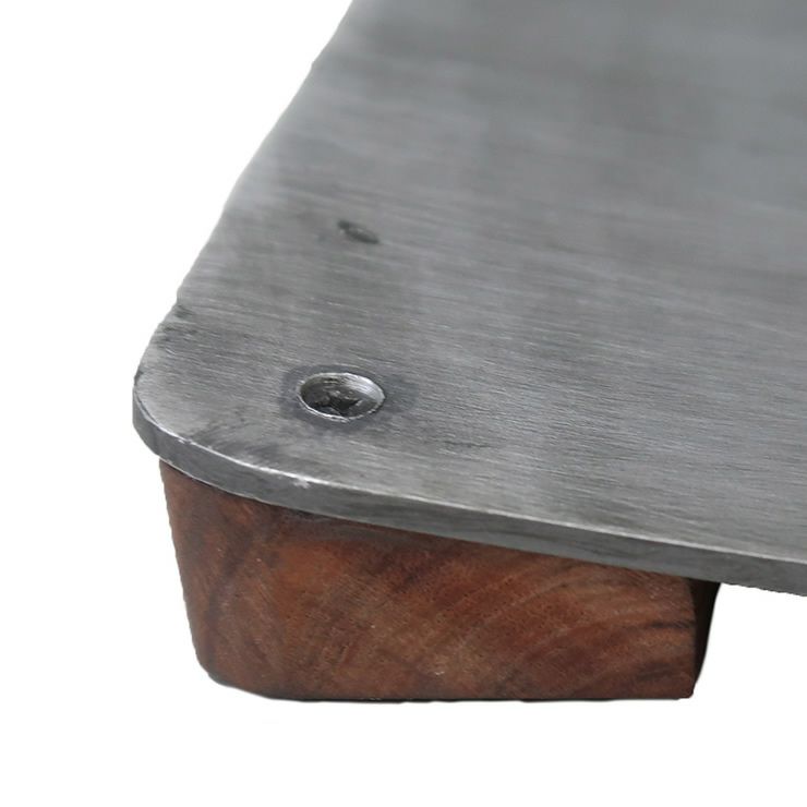 角丸でけが防止仕様のアルミひんやりベッド