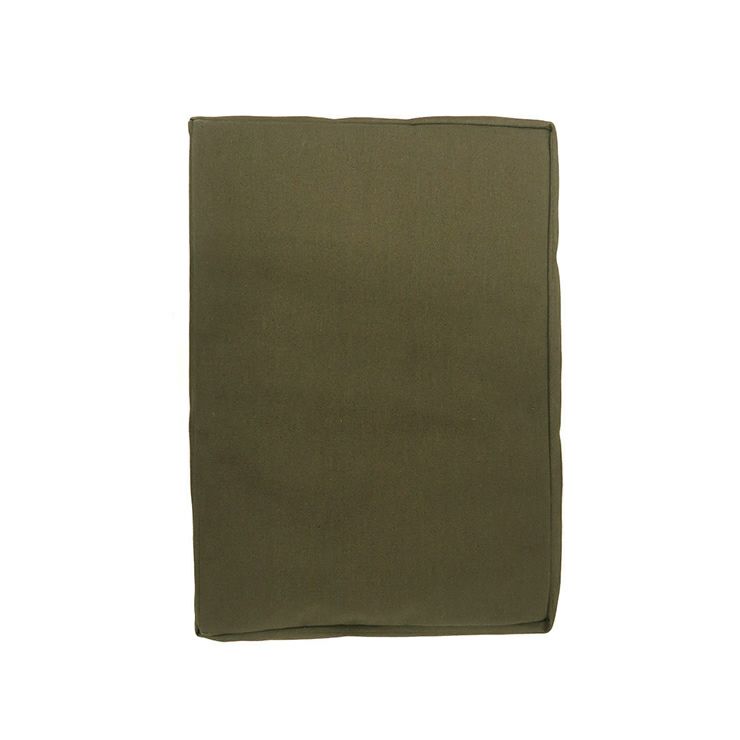 カーキー色のふっくらクッションが付いたアイアンベッド