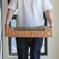 軽量で持ち運びやすい温かみのあるラタンのねこベッド