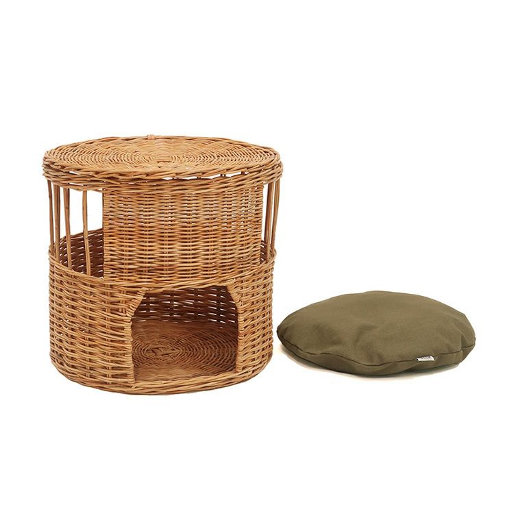 ラタンのナチュラルな風合いが温かみを感じるねこハウス