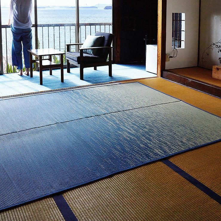 瀬戸内の青い空と海をイメージした国産い草ラグ（191×250cm）