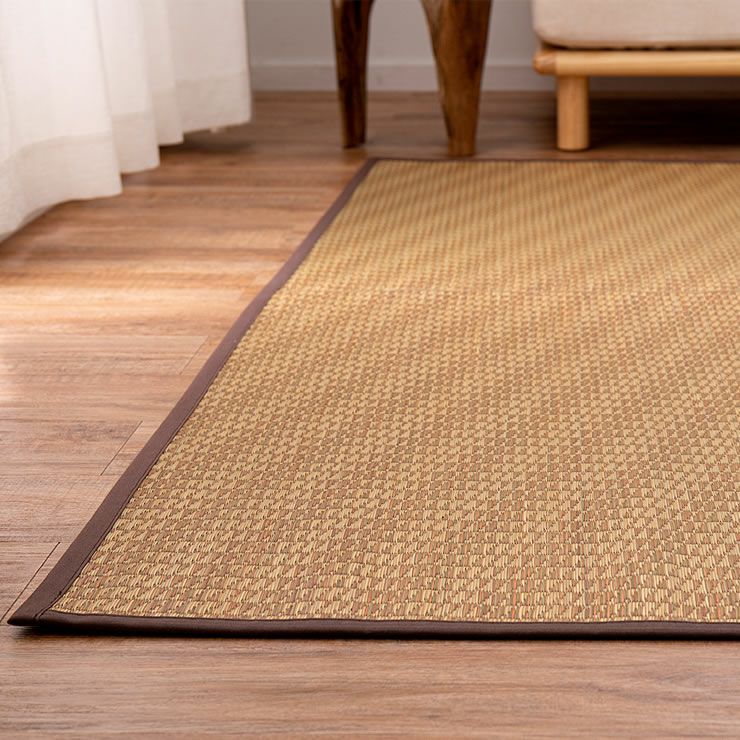 角度によって表情を変える国産い草ラグ（80×160cm）のイメージ