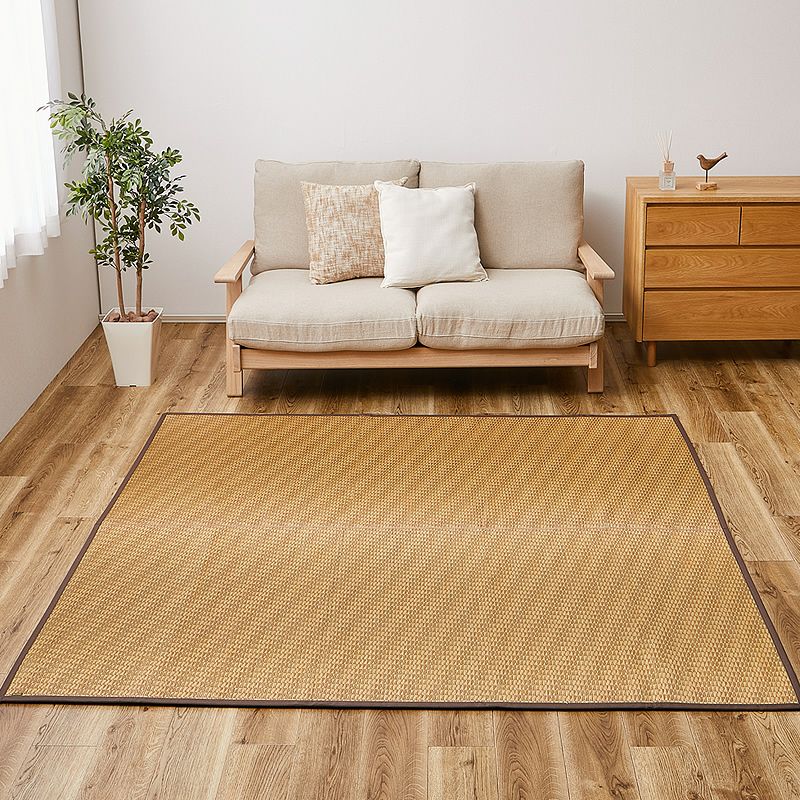 寝室などにもぴったりの 国産い草ラグ（191×191cm）