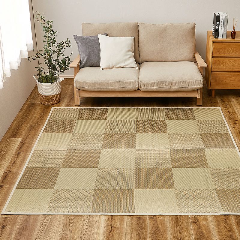 寝室などにもぴったりの 国産い草ラグ（191×191cm）