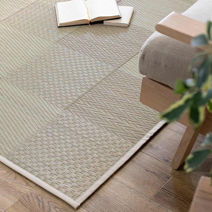 い草の栽培風景を3種類の織り模様で表現した国産い草ラグ