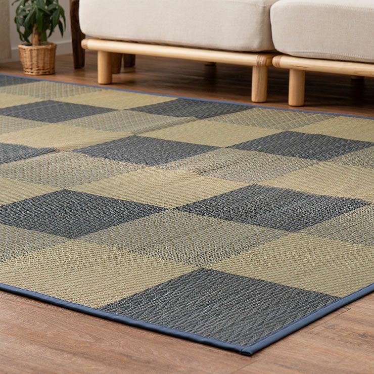 丈夫でしなやかな倉敷帆布の縁で仕上げた国産い草ラグ