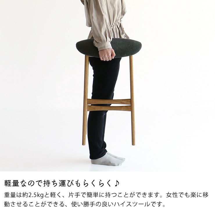 軽量で持ち運びも簡単にできる折り畳み機能付きハイスツール