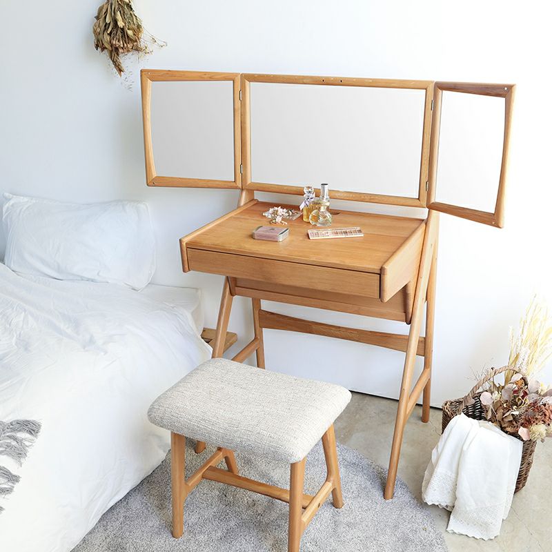 上質なオーク無垢材の雰囲気が温かみのある、スツール付きドレッサー