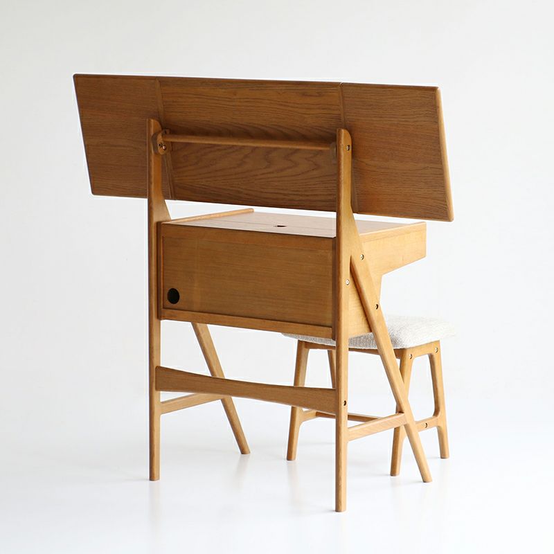 天然木の丸みがやさしさを感じる鏡台の背面