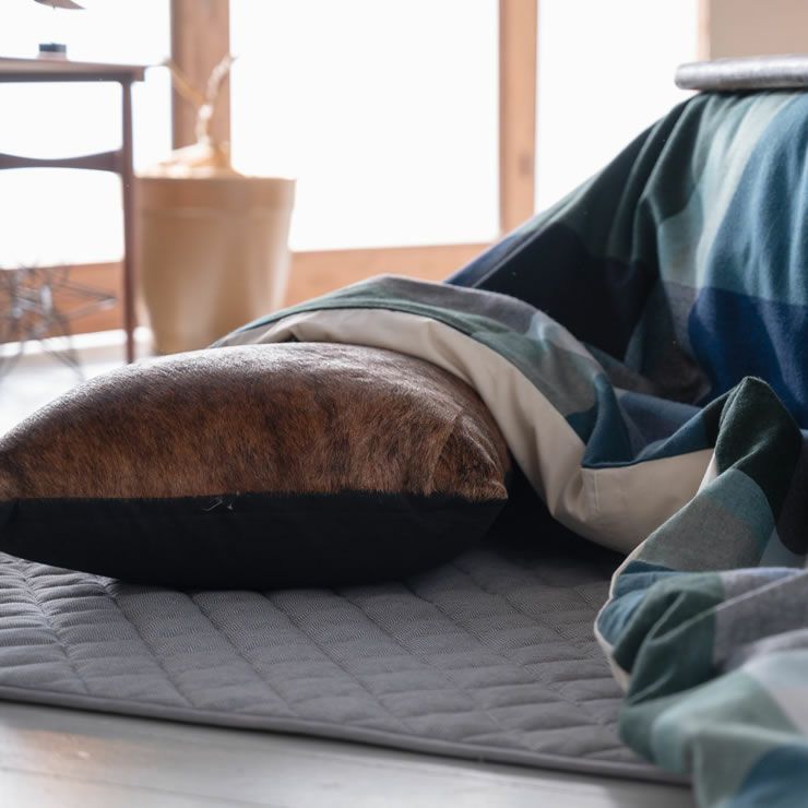 ヘリンボーン柄キルトラグの質感