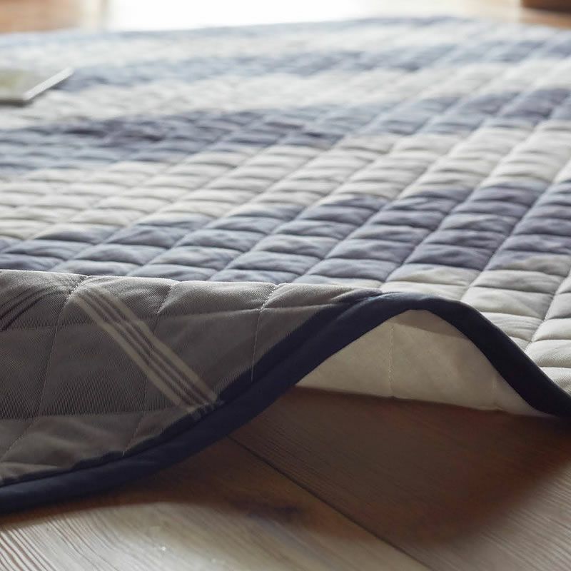 ブロックチェック柄キルトラグは綿100％の心地よさ